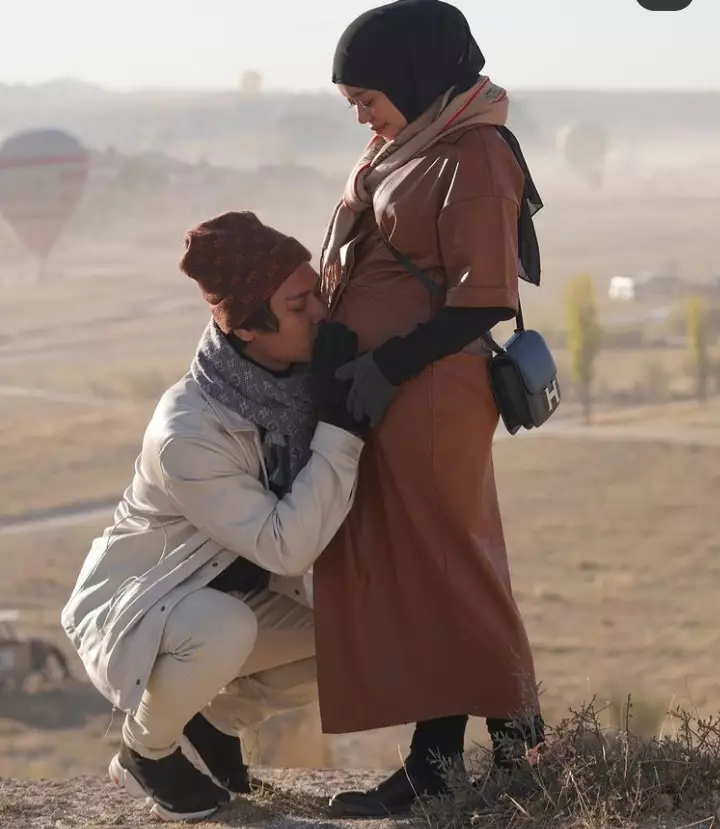 Gaya baby bump Lesty Kejora di Turki Berbagai sumber 