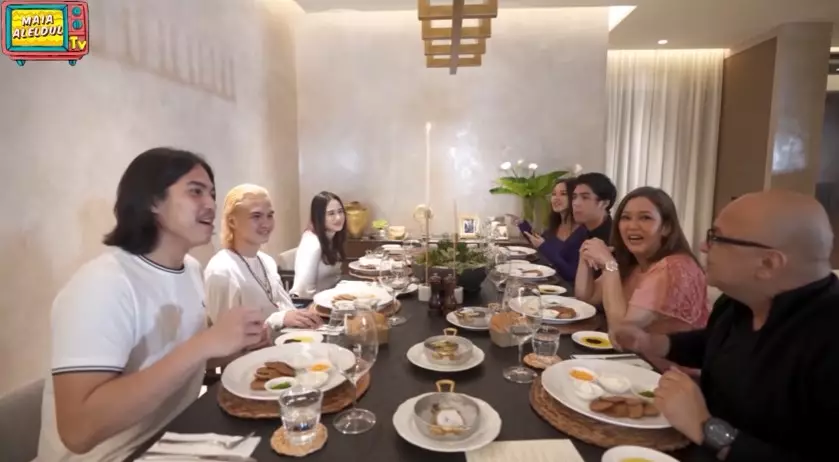 Momen ultah pernikahan ke-3 Maia dan Irwan © YouTube