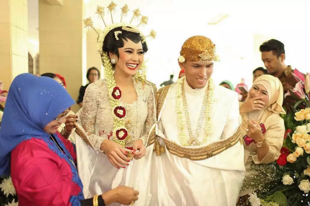 Pernikahan Seleb dan Perwira TNI Polri © 2021 brilio.net