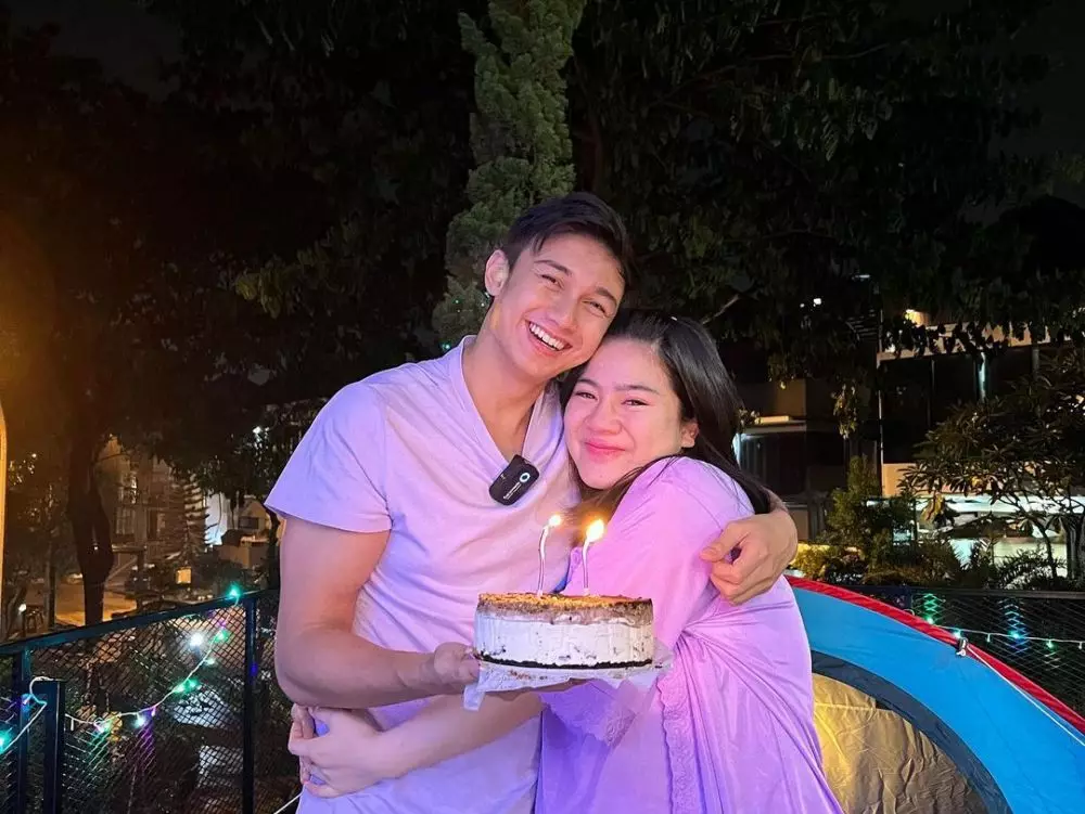 kejutan ultah felicya kemah romantis © 2021 Instagram