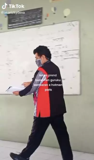 guru mirip Hotman Paris © 2021 TikTok