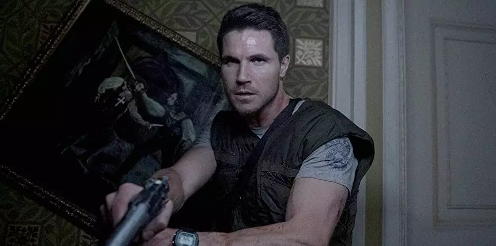 Chris Redfield di Resident Evil berbagai sumber