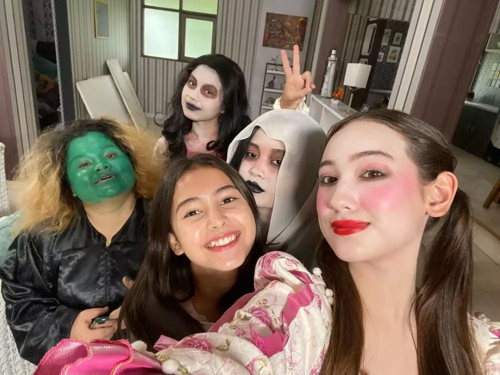 Pemain Dari Jendela SMP saat merayakan Helloween Instagram