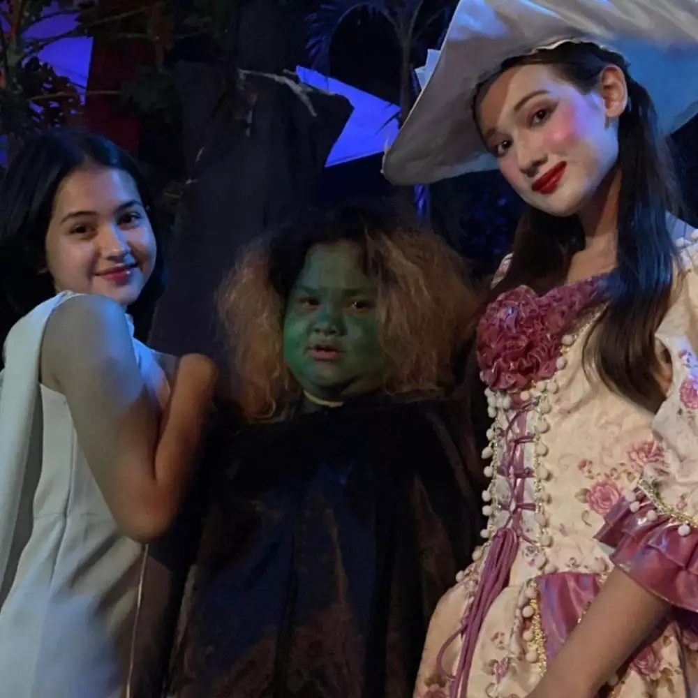 Pemain Dari Jendela SMP saat merayakan Helloween Instagram