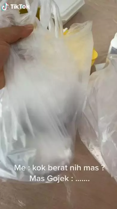 Order makanan via ojol © 2021 TikTok