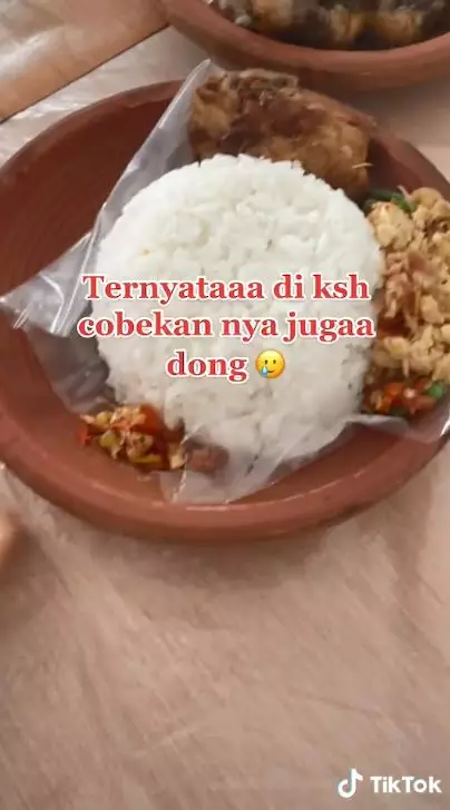Order makanan via ojol © 2021 TikTok