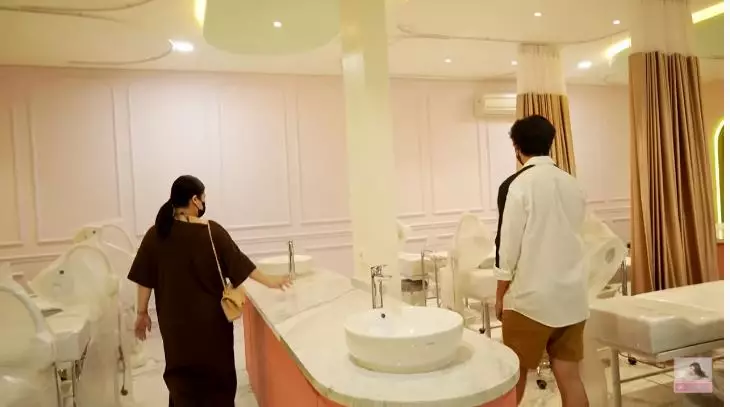 penampakan klinik kecantikan felicya angelista © YouTube