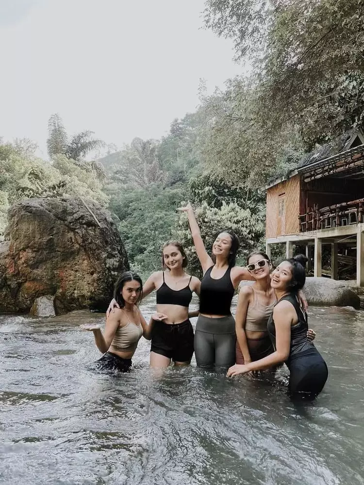 Liburan pemain sinetron Buku Harian Seorang Istri Instagram