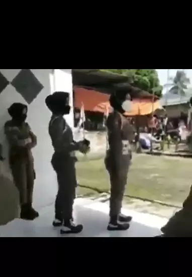 sejumlah Satpol PP ini diusir warga saat berteduh Instagram