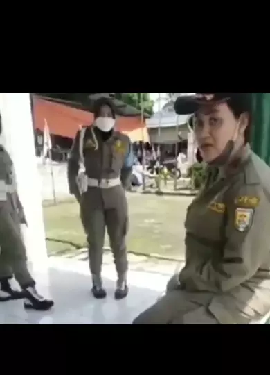 sejumlah Satpol PP ini diusir warga saat berteduh Instagram