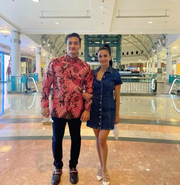 Potret kenangan Vannesa Angel dan suami © Instagram