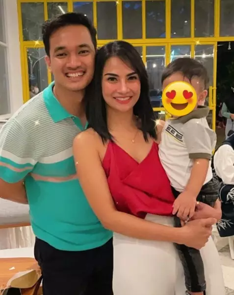 Potret kenangan Vannesa Angel dan suami © Instagram