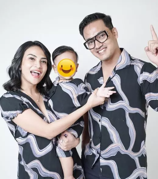Potret kenangan Vannesa Angel dan suami © Instagram