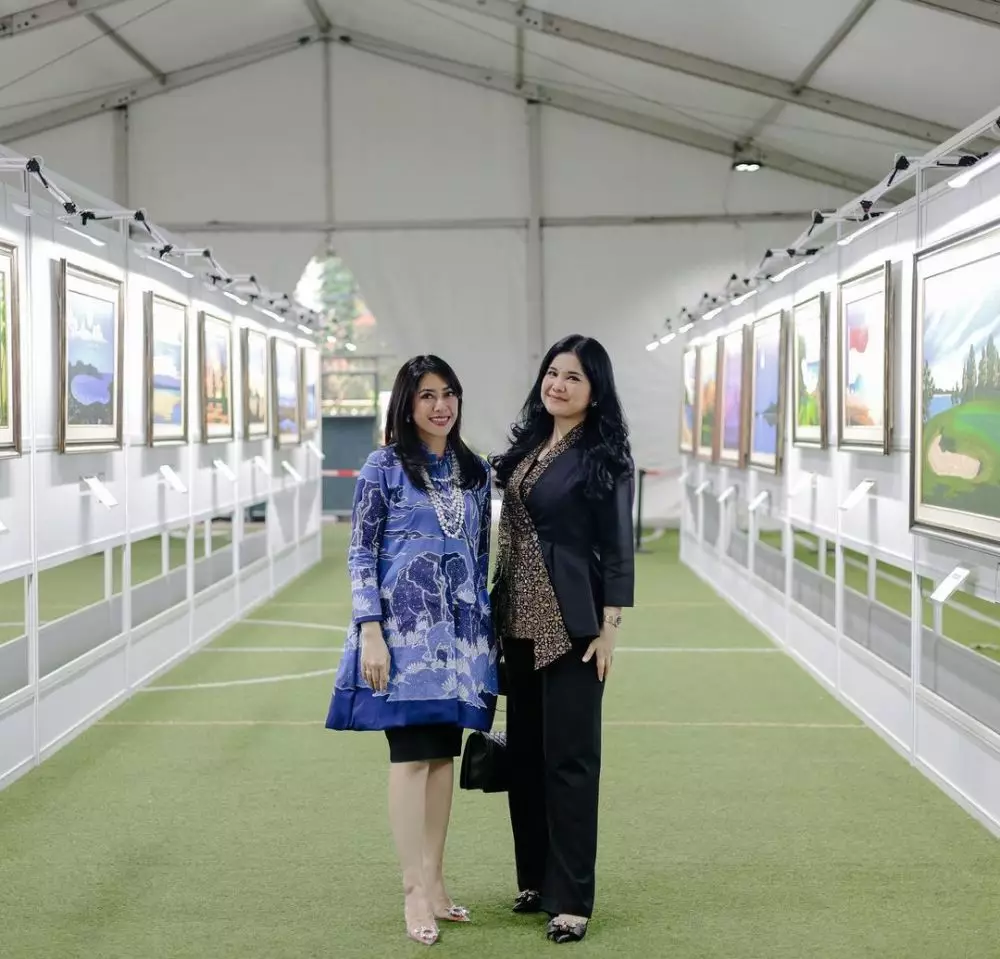 beda gaya Aliya dan Annisa Pohan saat pakai kebaya Instagram beda gaya Aliya dan Annisa Pohan saat pakai kebaya Instagram