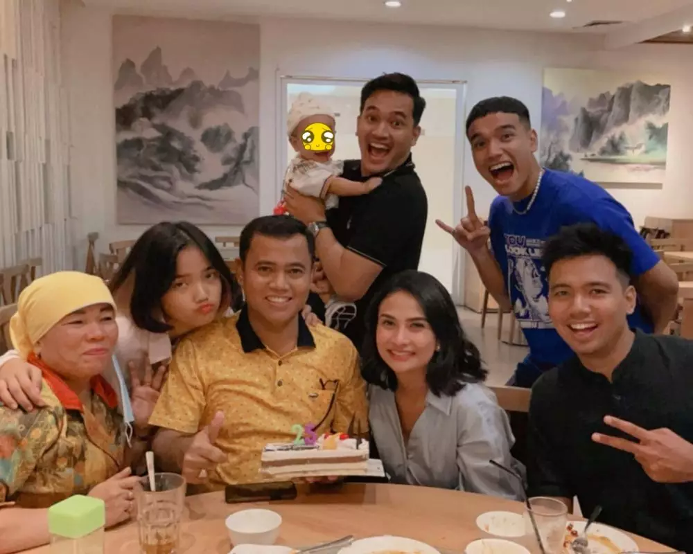bibi ardiansyah dan keluarga © 2021 Instagram