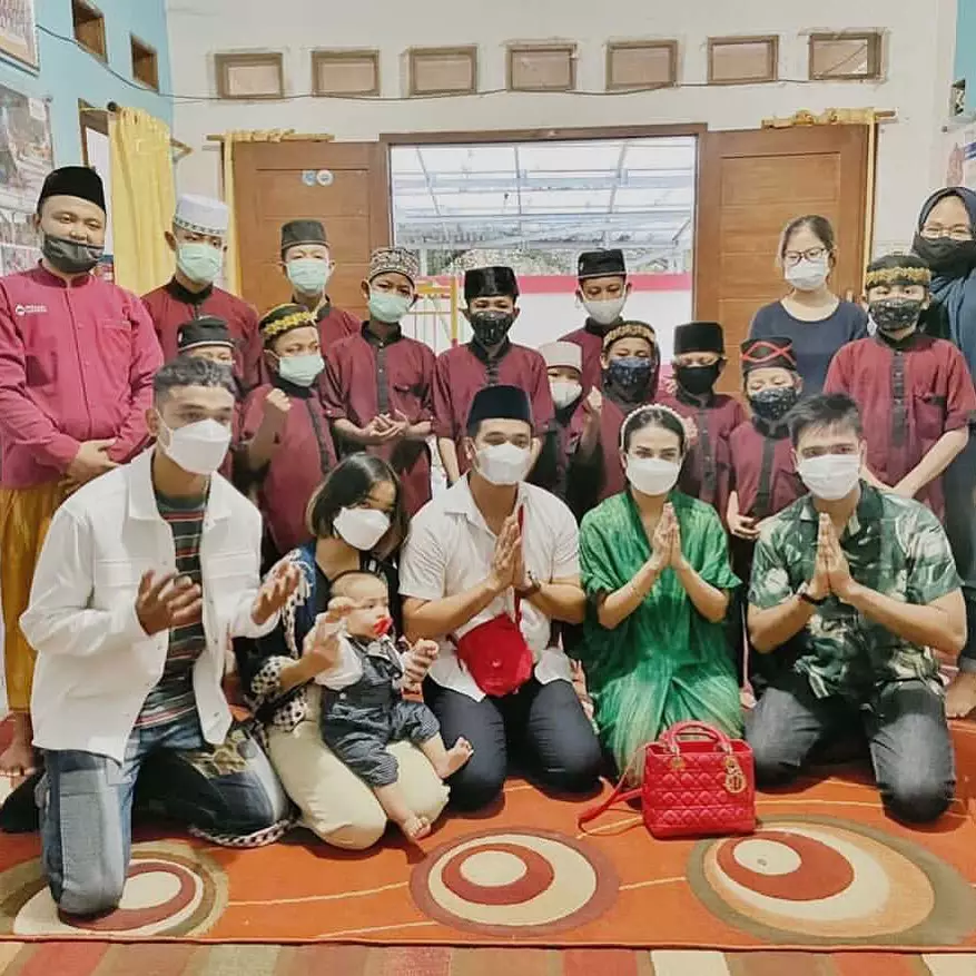 bibi ardiansyah dan keluarga © 2021 Instagram