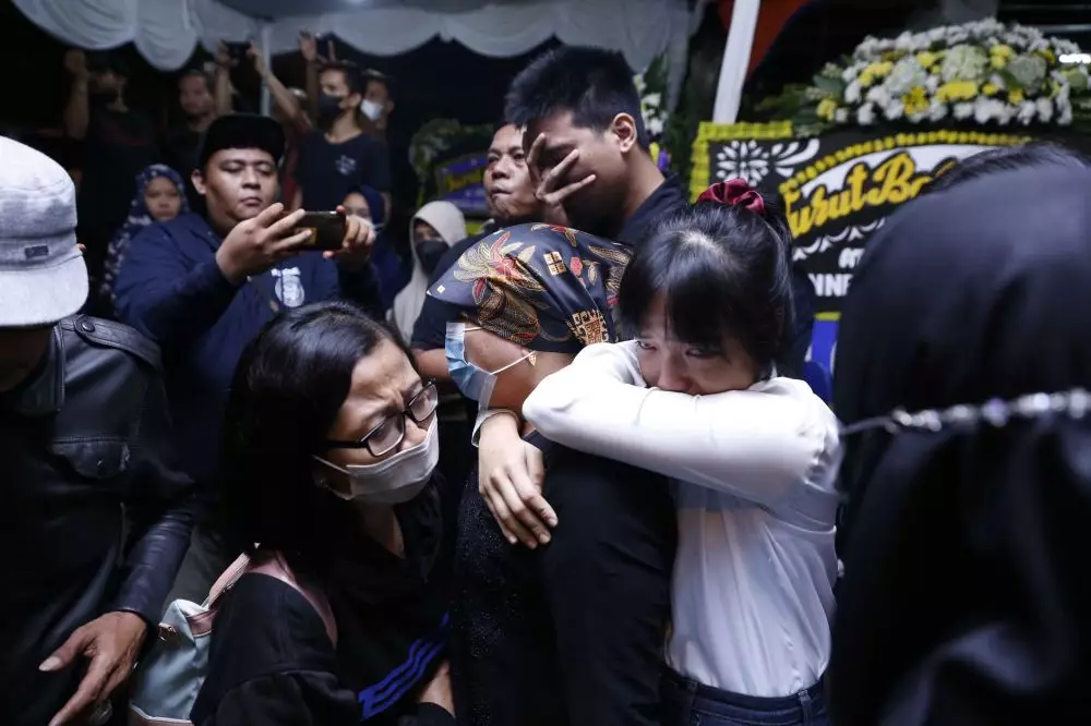 Potret rumah duka Vanessa Angel dan Bibi Ardiansyah berbagai sumber Potret rumah duka Vanessa Angel dan Bibi Ardiansyah berbagai sumber