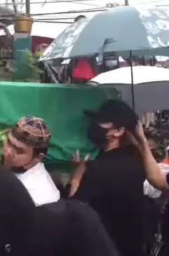 Potret Billy Syahputra hadir pemakaman Vanessa Angel Berbagai sumber 