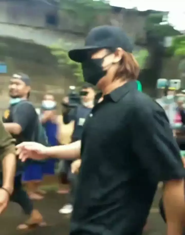 Potret Billy Syahputra hadir pemakaman Vanessa Angel Berbagai sumber 