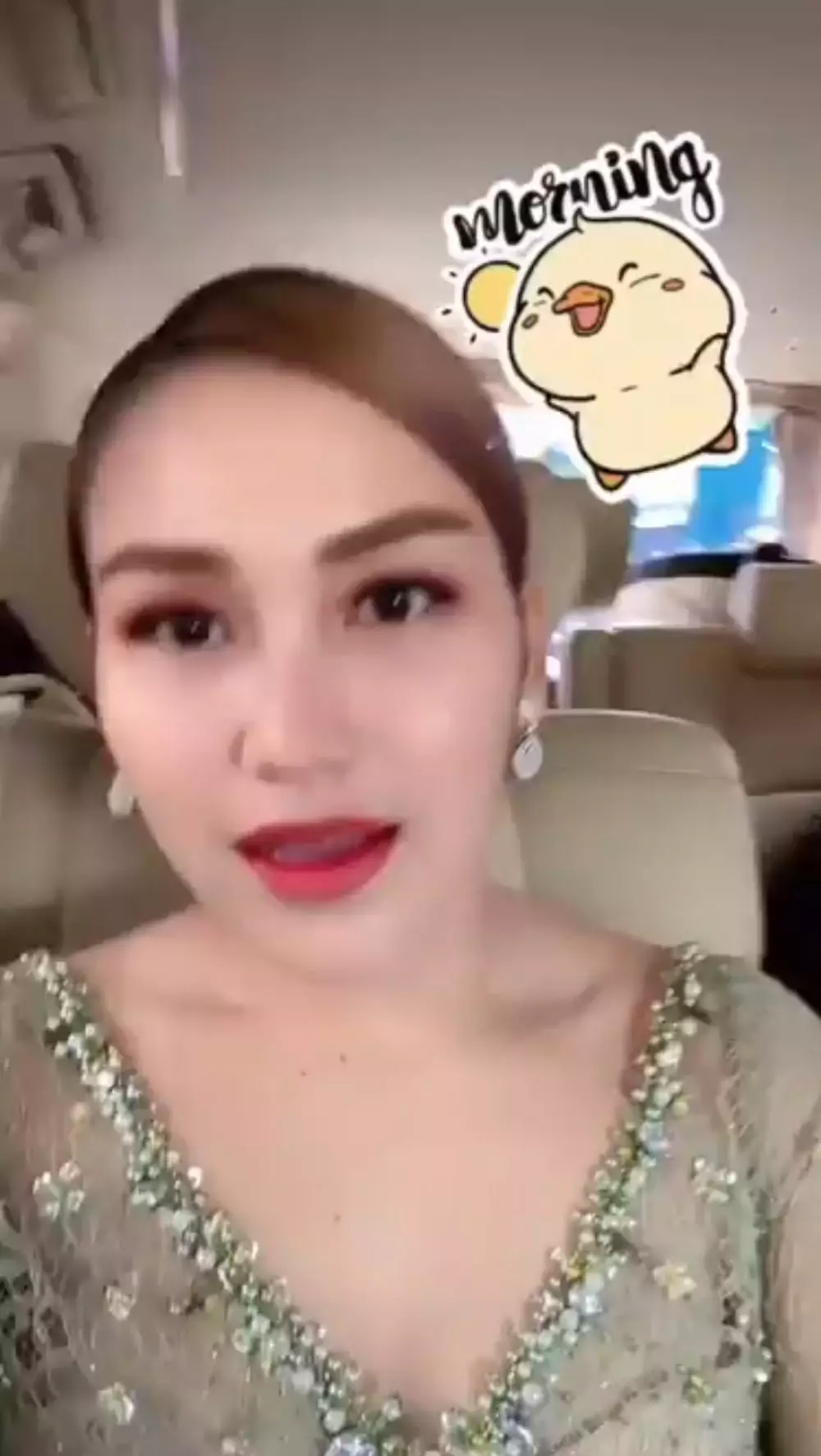 Ayu Ting Ting diwisuda adiknya Instagram