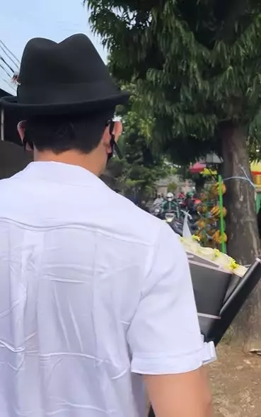 Denny Sumargo kunjungi makam Vanessa Angel Instagram© 2021 brilio.net