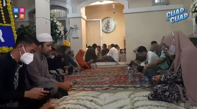 suasana tahlilan Vanessa Angel © 2021 brilio.net suasana tahlilan Vanessa Angel © 2021 brilio.net