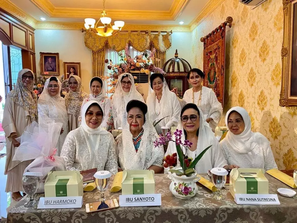 Momen pengajian 4 bulanan kehamilan Nikita Willy © Instagram Momen pengajian 4 bulanan kehamilan Nikita Willy © Instagram