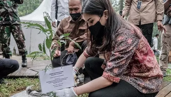 Momen Angela Tanoesoedibjo saat jalani tugas Instagram