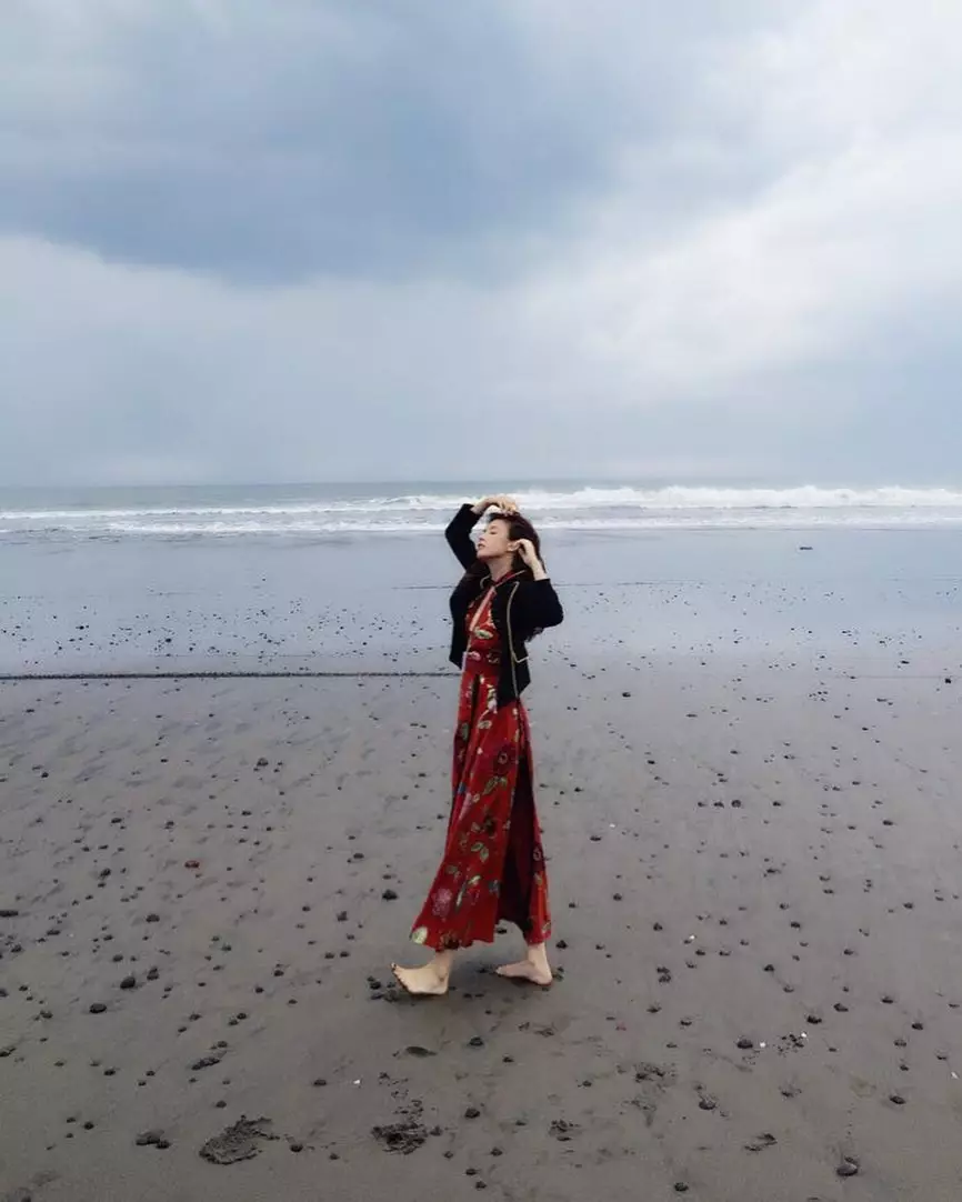 gaya pemotretan Han Hyo-joo © 2021 Instagram