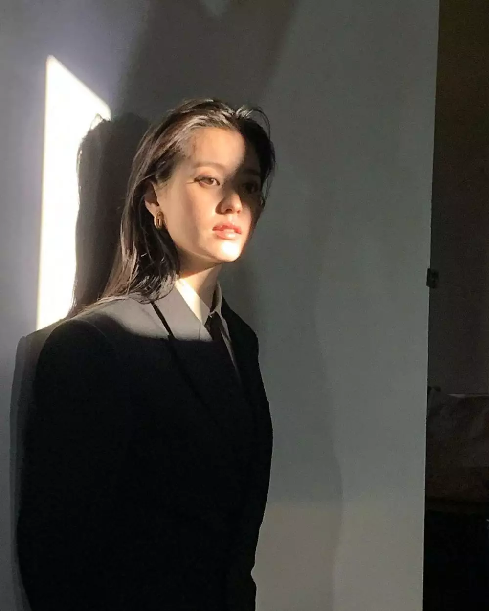 gaya pemotretan Han Hyo-joo © 2021 Instagram