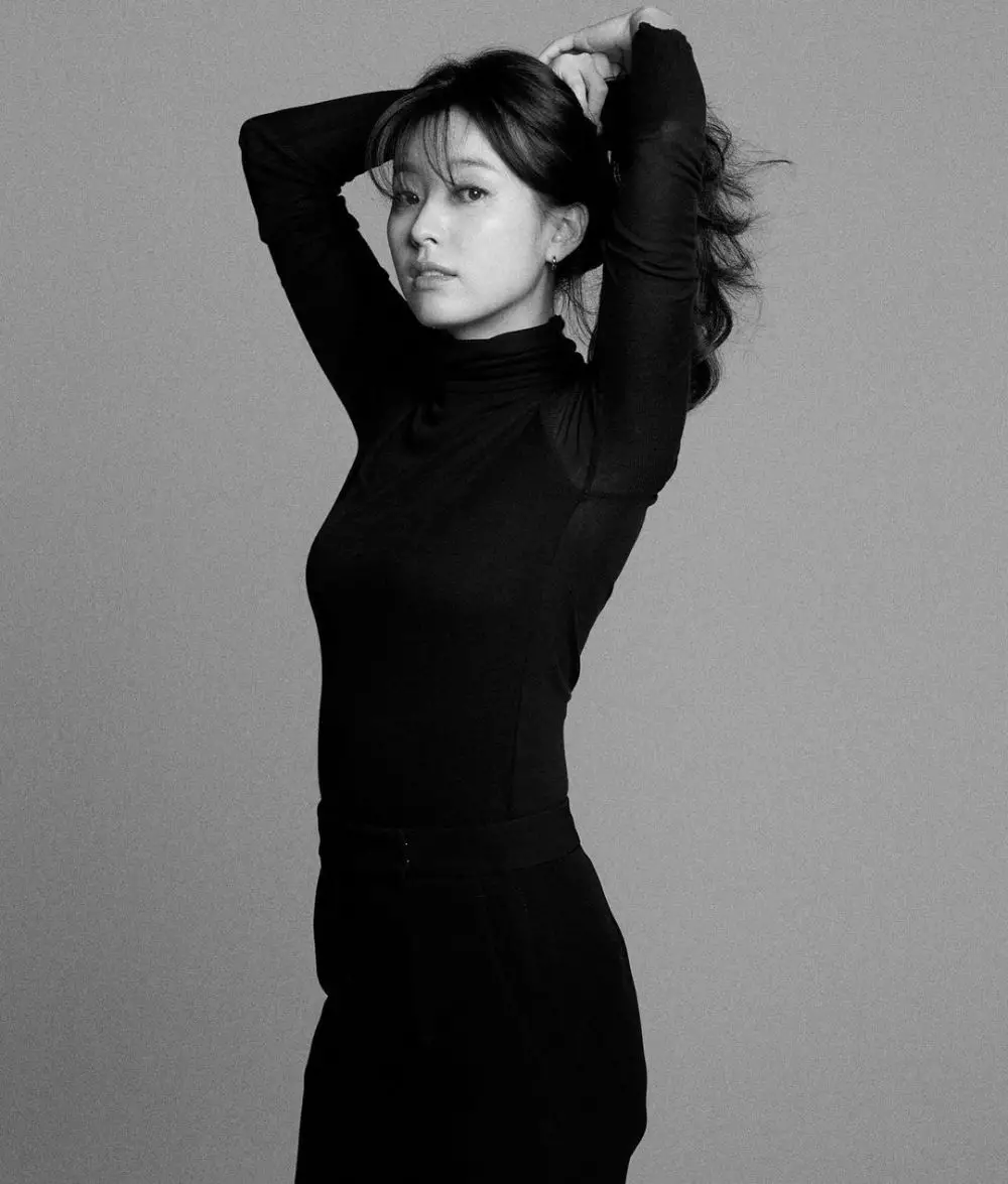 gaya pemotretan Han Hyo-joo © 2021 Instagram