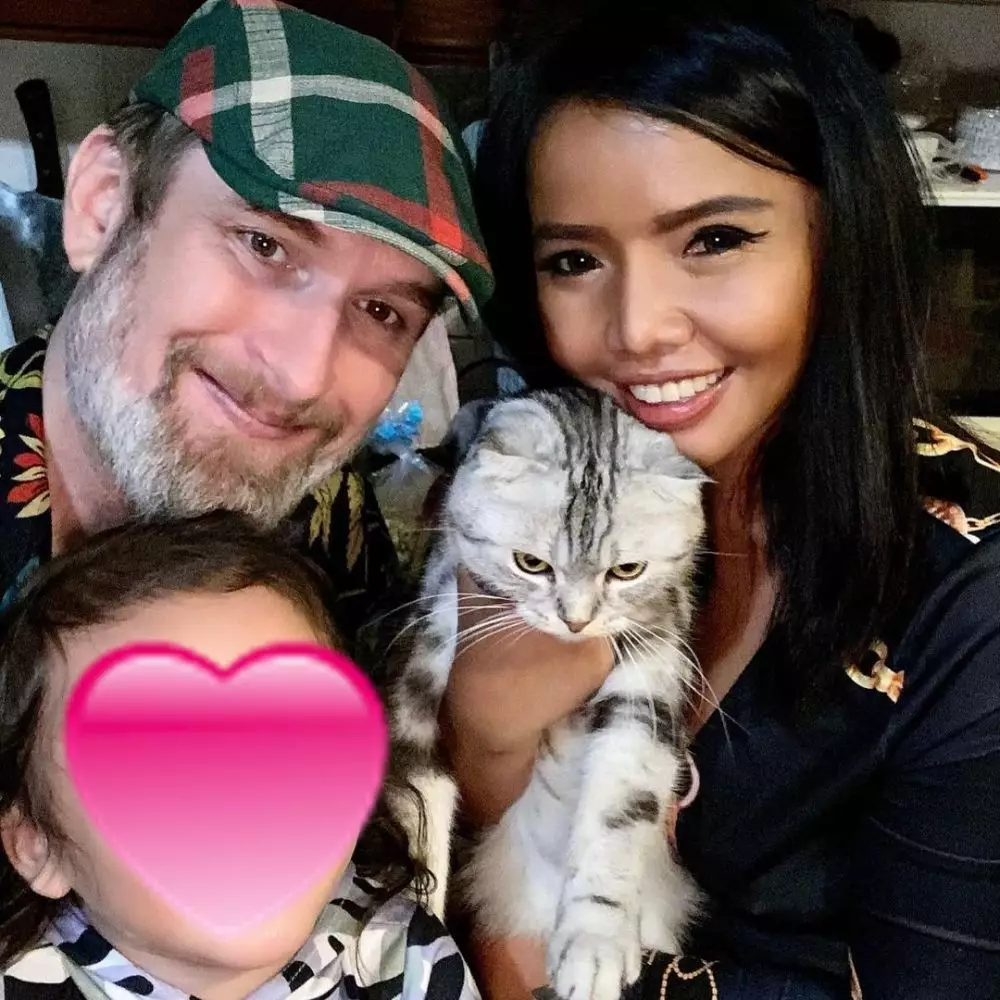 carson Quinn dan keluarga baru © 2021 Instagram