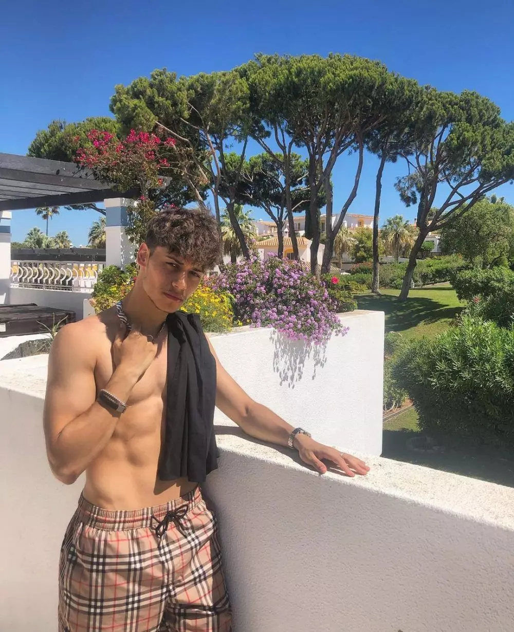 potret terbaru Harris J © 2021 Instagram potret terbaru Harris J © 2021 Instagram