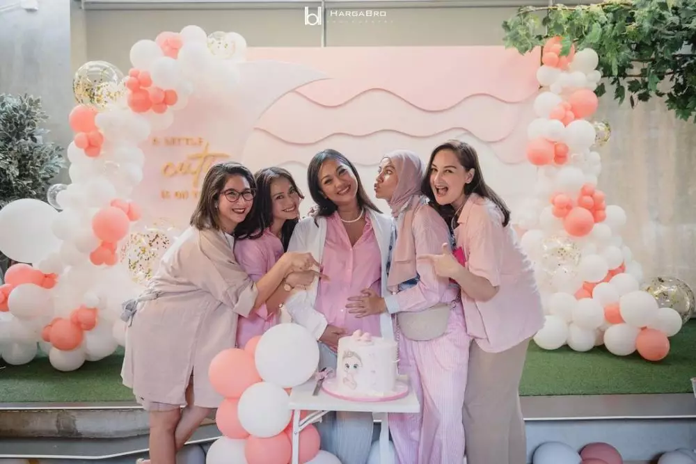 kejutan baby shower nola b3 © instagram