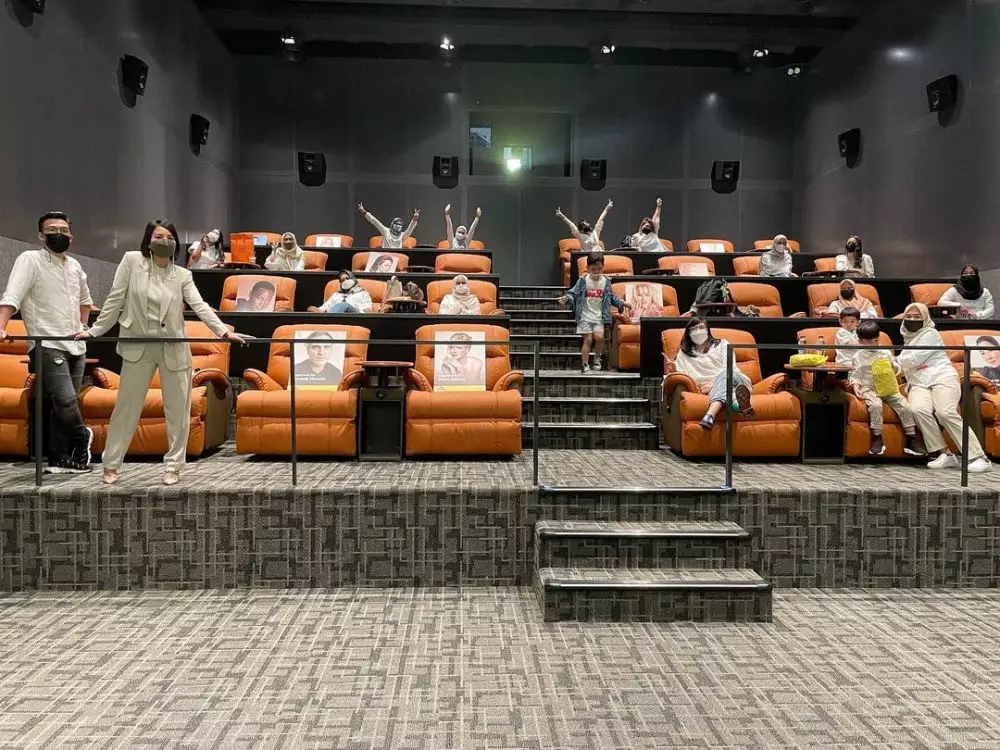 seleb sewa bioskop rayakan ultah pasangan © berbagai sumber