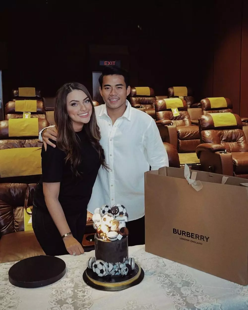 seleb sewa bioskop rayakan ultah pasangan © berbagai sumber