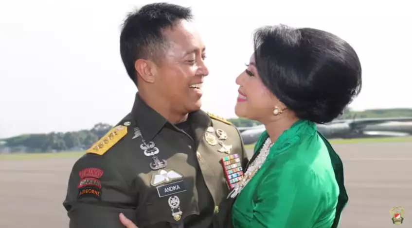 Momen calon Panglima TNI Andika Perkasa dan istri YouTube Momen calon Panglima TNI Andika Perkasa dan istri YouTube