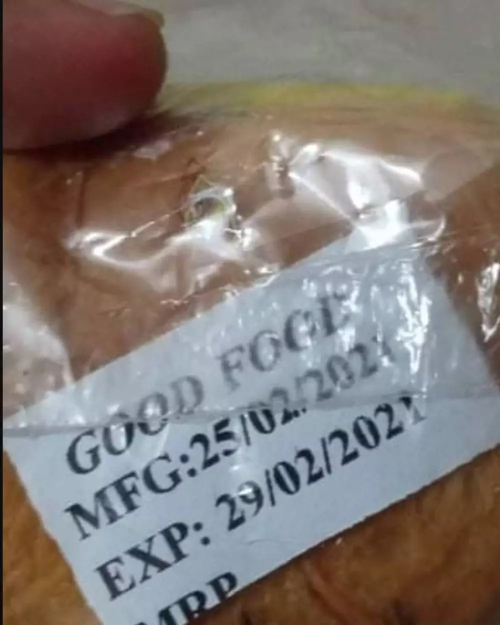 barang dagangan dikasih keterangan nyeleneh © 2021 instagram.com