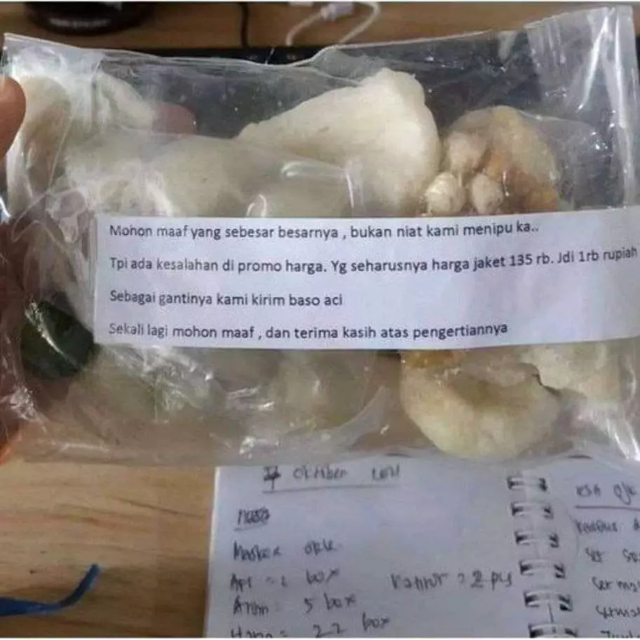 barang dagangan dikasih keterangan nyeleneh © 2021 instagram.com