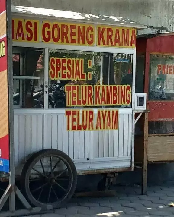 barang dagangan dikasih keterangan nyeleneh © 2021 instagram.com