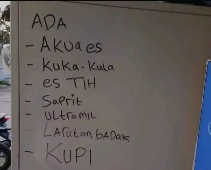 barang dagangan dikasih keterangan nyeleneh © 2021 instagram.com