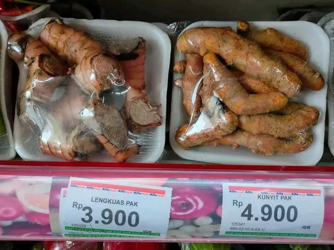 barang dagangan dikasih keterangan nyeleneh © 2021 instagram.com