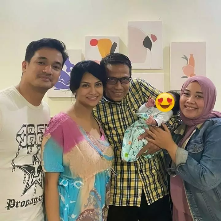 Potret kedekatan Vanessa Angel dan ayahnya © Instagram