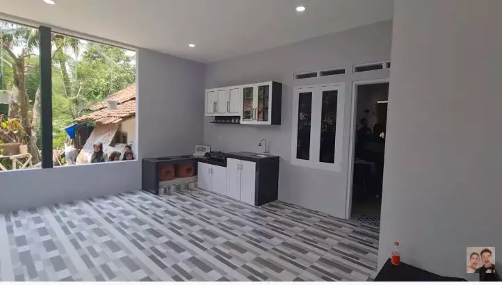 potret rumah satpam kantor baim usai renovasi © YouTube