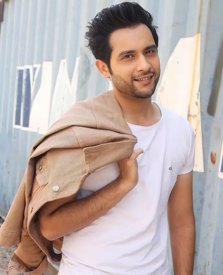 Potret terbaru Amit adik Hritik Roshan Berbagai sumber 