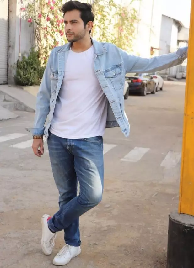 Potret terbaru Amit adik Hritik Roshan Berbagai sumber 