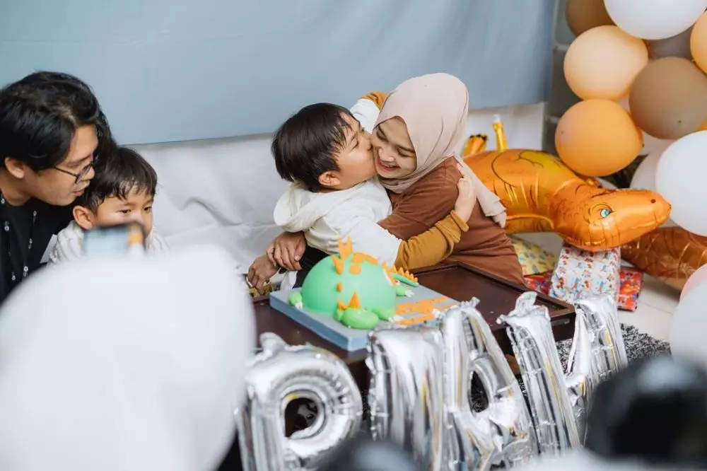 Momen Ririe Fairus dan Ayus Sabyan rayakan ultah anak © 2021 Instagram