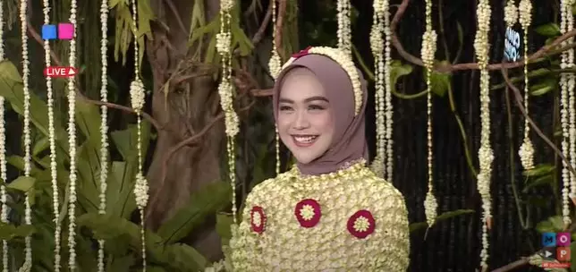 Momen siraman Ria Ricis © 2021 YouTube