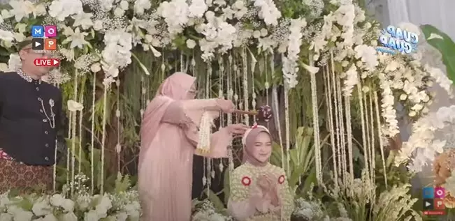 Momen siraman Ria Ricis © 2021 YouTube