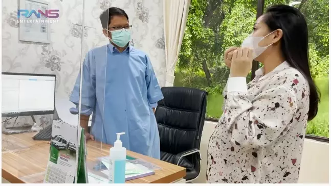 Nagita Slavina periksa kandungan YouTube Nagita Slavina periksa kandungan YouTube